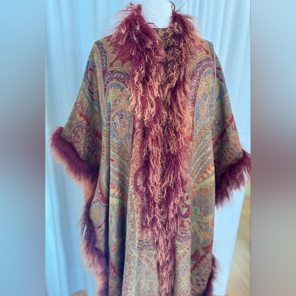 Jean Crisan Fourrure wool woven multicolor Paisley pattern w/ lamb fur trim cape - Picture 6 of 7
